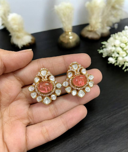 Pendientes de lujo de calidad premium con pedrería Polki, hermosos y ligeros, perfectos para fiestas, bodas y complementan cualquier atuendo. - Product Image 2