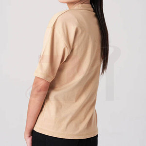 T-shirt court pour femme avec deux imprimés graphiques féminins, col rond, coupe ample, style décontracté, manches courtes, 100% coton - Product Image 2
