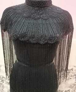 Cape en polyester pour adulte avec broderie perlée et franges, idéale pour les occasions festives, cape noire perlée à la main avec col haut, luxe - Product Image 3