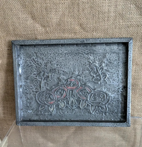 Bandeja Rectangular Decorativa de Aluminio, Bellamente Hecha a Mano con Acero Inoxidable de Alta Calidad para Servir y Decorar - Product Image 1