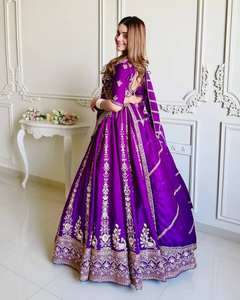 Lehenga de Diseño Púrpura Especial para Bodas, Seda Vichitra con Bordado de Hilos Pesados y Lentejuelas, Lehenga con Choli y Dupatta - Product Image 3
