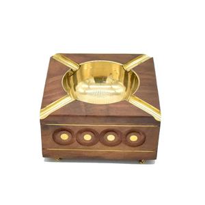 Cenicero cuadrado de madera al por mayor, cenicero de lujo de madera de Sheesham para cigarros con inserto de latón dorado y diseño de incrustaciones. - Product Image 4
