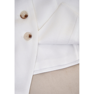Gilet ajusté décontracté pour femme, style vietnamien, avec boutons blancs emblématiques et dos design, fournisseur OEM ODM DELWYN - Product Image 5