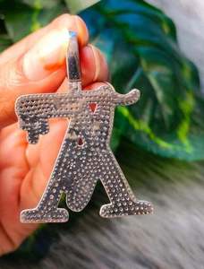 Collier personnalisable avec plaque nominative incrustée de diamants, pendentif classique de style hindou, cadeaux d'anniversaire pour enfants - Product Image 3