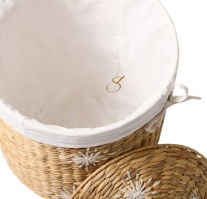 Panier en jacinthe d'eau brodé de lunes et d'étoiles avec couvercle conique et doublure en tissu, panier à linge décoratif tressé pour jouets - Product Image 2