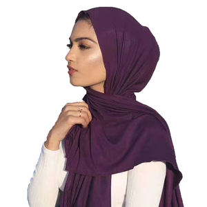 Nouveau Foulard Long Monochrome Froissé en Satin Naturel Malaisie Indonésie, Souple et Respirant, Vente en Gros de Hijabs - Product Image 3