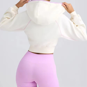 Ensemble de yoga 2 pièces personnalisé pour femme : crop top zippé et short, ultra confortable, respirant, longueur genou, qualité supérieure 100% - Product Image 2
