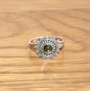 Bague en argent sterling 925 avec tourmaline verte naturelle, faite à la main, minimaliste, bijoux fins, pierre de naissance d'octobre, cadeau - Product Image 5