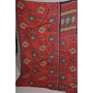 ผ้าห่มควิลท์แฮนด์เมดลายดอกไม้สไตล์วินเทจจากลาวีนาส ผ้าฝ้ายอินเดียสไตล์โบโฮ ใช้ได้ทั้งสองด้าน เป็นมิตรกับสิ่งแวดล้อม เหมาะสำหรับทุกฤดู - Product Image 3