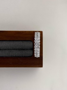 แหวนแต่งงานเพชรไมโครเพฟแบบเต็มวง แหวนเพชรแล็บโกรว์ดีไซน์หรูหรา สามารถสวมซ้อนกันได้ สไตล์เครื่องประดับมินิมอล - Product Image 3