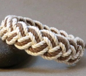 Pulsera de Cuerda de Algodón a Rayas de Alta Calidad, Elegante y Hermosa - Product Image 2