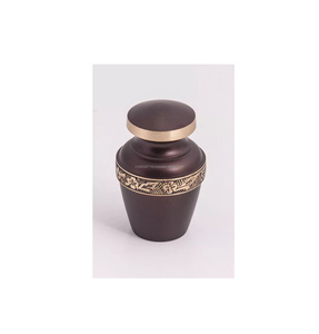 Urnes de souvenir élégantes en laiton fabriquées à la main pour contenir des cendres avec un design de qualité supérieure pour une utilisation commémorative - Product Image 1