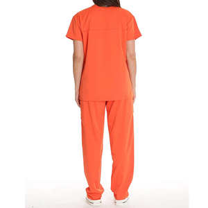 Tenue d'infirmière en tissu doux, coupe décontractée, offrant confort et performance lors de services de santé prolongés - Product Image 2