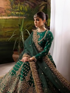 Lehenga Choli Verde Esmeralda con Bordado Dorado, Vestido de Boda Tradicional Largo Hasta el Suelo para Mujeres, Estilo India Pakistán - Product Image 5