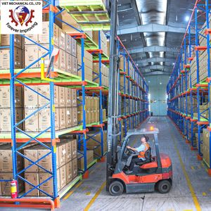 Système de rayonnage à entrée directe conçu pour le stockage de palettes à haute densité, maximisant l'espace de l'entrepôt et supportant la manutention de charges lourdes - Product Image 4