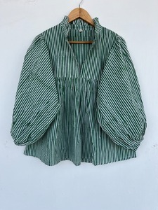 Chemisier d'été décontracté pour femme en coton rayé vert et blanc, coupe ample, manches ballon, col en V à volants, vente en gros - Product Image 2