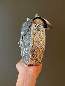 กระเป๋าคลัทช์ทองเหลืองโบราณสไตล์อินเดีย งานแฮนด์เมดสำหรับผู้หญิง พร้อมราคาที่เหมาะสมจาก UO ในอินเดีย - Product Image 3