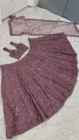 Tenue de mariage traditionnelle indienne Lehenga Choli, magnifiquement ornée de sequins, pour les occasions et les événements spéciaux, pour femmes.