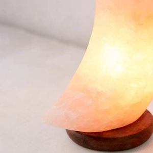 Lámpara de Sal del Himalaya de Media Luna OEM 2026 al por Mayor, la Mejor Calidad, Tallada a Mano, Base de Madera Ecológica, Artesanía Natural Personalizable - Product Image 4