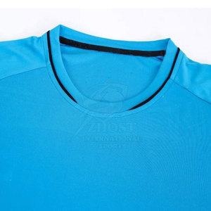 Ensemble de maillots et shorts de football légers en tissu anti-transpiration avec coutures renforcées pour une durabilité accrue - Product Image 2