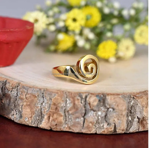 Anillo de espiral de oro delicado bohemio hecho a mano con incrustaciones de diamantes de corte nueva era de moda banda de pulgar con cable de latón de alta calidad - Product Image 3