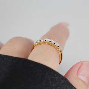 แหวนเพชรทรงกลมเจียระไนแบบบริลเลียนท์ ครึ่งวง สำหรับผู้หญิง ทองคำแท้ 14K ดีไซน์เรียบหรู ของขวัญสุดเซอร์ไพรส์ - Product Image 3