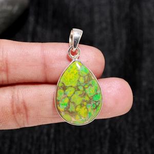 Pendentif Topaze Mystique en Argent Sterling 925 Fait Main, Pierre Précieuse Arc-en-ciel, Bijou Unique de Haute Qualité pour Enfants, Idéal pour le Quotidien - Product Image 1