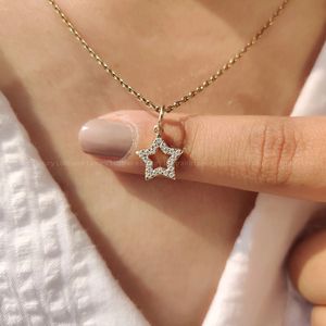 Colgante de estrella con diamante redondo dorado luminoso, collar de joyería fina para mujer, regalo celestial personalizado para aniversario o boda. - Product Image 2