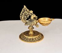 Nouvelle arrivée Deepak en aluminium plaqué or pour la décoration de la maison porte-bougie Diwali lampe à huile avec support