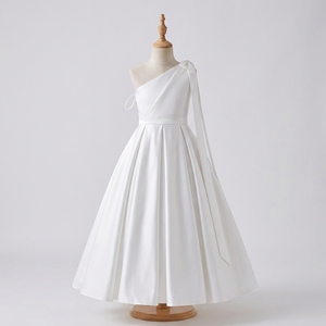 Vestido de niña de las flores Seraphina Ivory de un solo hombro, elegante vestido de satén de princesa para fiesta de bodas para niñas, fabricante OEM ODM - Product Image 1