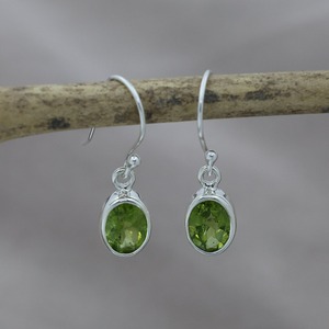 Boucles d'oreilles pendantes vintage faites à la main en argent sterling 925 plaqué rhodium avec quartz péridot ovale 6x8 mm serti clos, cadeau bijoux pour femme - Product Image 4