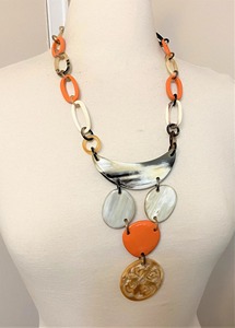 Collar de Lujo para Mujer, Diseño Animal, Cuerno de Búfalo Natural Pulido, Color Ámbar Miel, Disponible en Cualquier Color, Artesanía Natural - Product Image 6