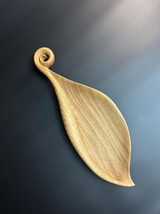 Plateau en bois à poignée incurvée, élégant plateau de service pour café, avec une présentation esthétique des aliments et une décoration de table, provenant d'Inde - Product Image 3