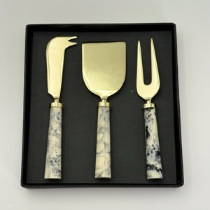 Elegante Juego de Utensilios para Queso de Acero Inoxidable con Acabado Dorado, Juego de 3 Piezas con Mangos de Resina Verde, Cuchillos para Tabla de Charcutería, Precio Accesible - Product Image 2