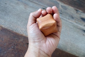 Masseur facial Gua Sha en bois rustique écologique avec artisanat en bois d'acacia massif pour la relaxation musculaire - Cadeau du Nouvel An - Product Image 3