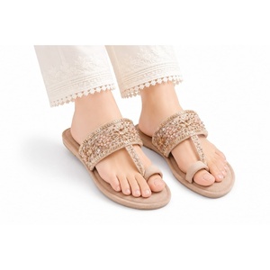 Chaussures Kolhapuri pour femmes LEATHER STUDIO, dessus en cuir véritable, semelle extérieure en cuir, semelle intermédiaire en velours, respirantes, légères, tendance mode - Product Image 2