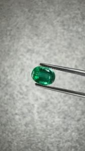 Émeraude naturelle de Zambie 0,85 ct ovale facettée, pierre précieuse verte pour bague sur mesure, pendentif et bijoux de luxe - Product Image 2