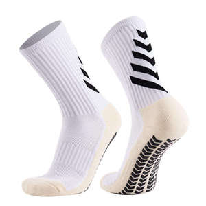 Nouvelles chaussettes de football antidérapantes en gros, couleur unie, bonne qualité, chaussettes de sport personnalisées pour hommes, chaussettes à grip unisexes - Product Image 3