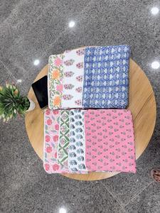Elegante funda acolchada de algodón para portátil, hecha a mano, con estampado floral, con cremallera, ligera, protectora, para el día a día y la oficina. - Product Image 4