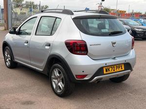 Offre Spéciale 2020 Dacia Stepway Argent 5 Portes SUV Compact avec Barres de Toit et Jantes en Alliage - Product Image 4