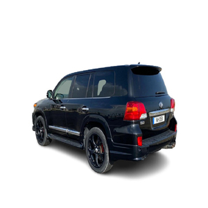 Toyota Land Cruiser Prado, vehículo familiar de lujo con motor potente, diseño moderno y conducción cómoda - Product Image 1