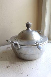 Wilton Armetale Tureen with Lid and Ladle: Vintage Cast Aluminum Casserole <b>Server</b> - Product Image 6