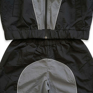 Ensemble de survêtement coupe-vent délavé à l'acide personnalisé avec veste à capuche zippée et pantalon de jogging taille haute élastique en nylon ample - Product Image 5