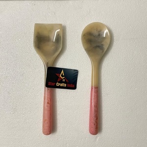 Ensemble cuillère et fourchette à salade en résine faite à la main, effet marbre jaune, manche en résine, ustensiles de service de cuisine, vaisselle, couverts, lot de 2 pièces - Product Image 3