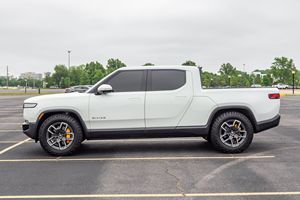 Pick-up d'occasion propre 2022 Rivian R1T Launch Edition – Prêt à être expédié - Product Image 4