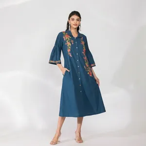 Vestido Midi Azul Marino para Mujer, Bordado, con Cuello Peter Pan, Mangas Tres Cuartos Tipo Campana, Detalles Florales, Botones al Frente, Estilo Casual - Product Image 3