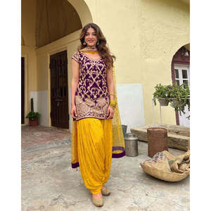 Conjunto de Top-Patiala y Dupatta de Lujo con Bordado Pesado y Lentejuelas, Talla XL - Product Image 2