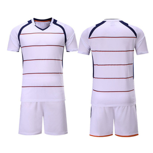 Uniformes Deportivos Personalizados de Secado Rápido, Tallas Grandes, Servicio OEM, Conjuntos de Ropa Deportiva de Fútbol en Jersey de Poliéster Liso Teñido, Fabricación en Pakistán - Product Image 3