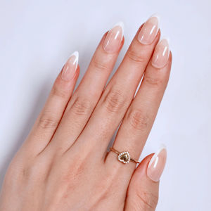 Faux ongles classiques à bout français, forme amande moyenne, couleur nude, en ABS, avec estampage doré, vente en gros, fabricant OEM/ODM - Product Image 6