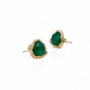 Pendientes de tuerca triangulares de ónix verde de moda para mujer, hecho a mano chapado en oro, piedras preciosas facetadas minimalistas, proveedor de joyería al por mayor - Product Image 4